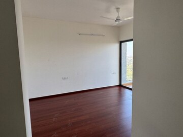 Room in 3 BHK Apartment at Amanora Elivate Tower, Hadapsar – for Rent