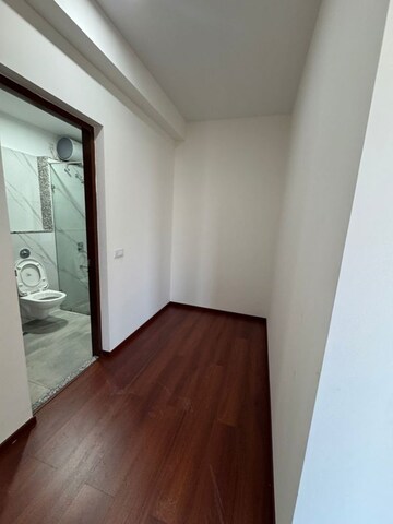 Room in 3 BHK Apartment at Amanora Elivate Tower, Hadapsar – for Rent