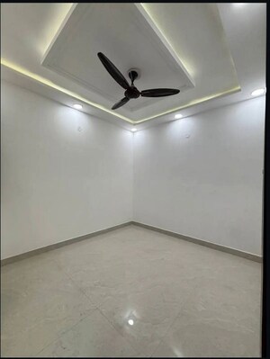 Room in 5 BHK Independent House at Uttam Nagar – for Sale