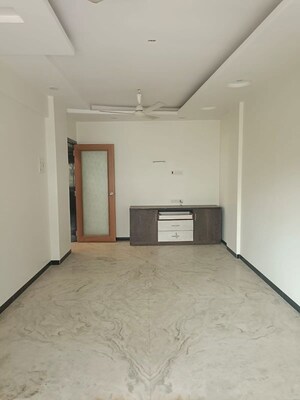 Room in 2 BHK Apartment at Matunga West – for Rent