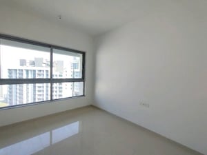 Room in 3 BHK Apartment at Kalpataru Immensa, Kolshet Road – for Rent