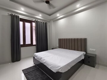 Bedroom in 4 BHK Apartment at DLF City Phase IV, Dlf Phase iv – for Rent