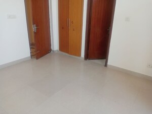 Room in 3 BHK Apartment at Parsvnath Green Ville, Sector 48 – for Rent