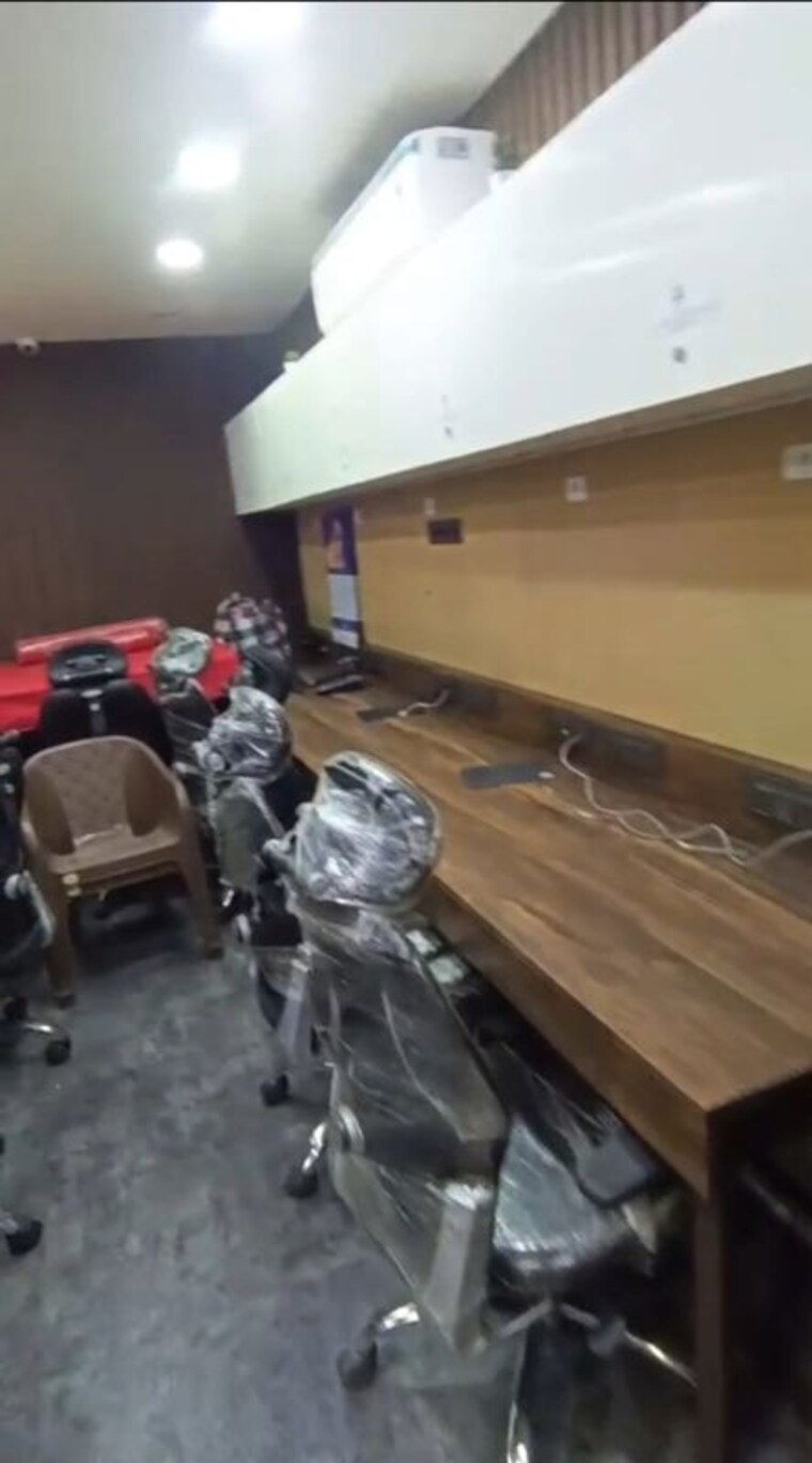  Parking, shivalik-shilp Commercial Office Space 933 Sq.Ft. In Sanidhya Ahmedabad 10076713