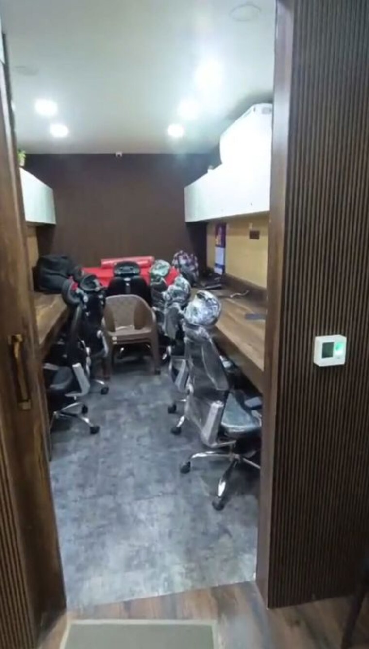  Parking, shivalik-shilp Commercial Office Space 933 Sq.Ft. In Sanidhya Ahmedabad 10076771