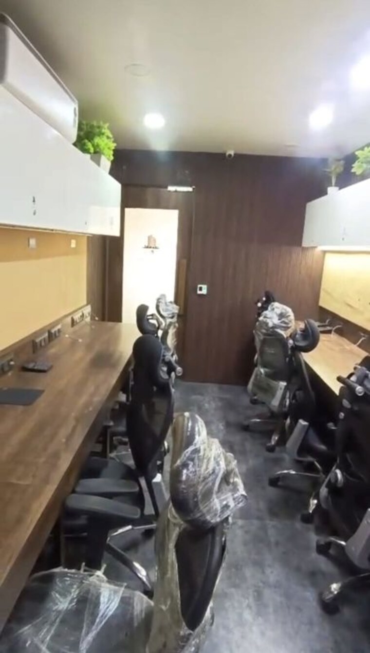  Parking, shivalik-shilp Commercial Office Space 933 Sq.Ft. In Sanidhya Ahmedabad 10076771