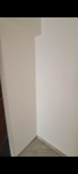 Room in 2 BHK Apartment at Svarna Rosemary, Mahim West – for Rent