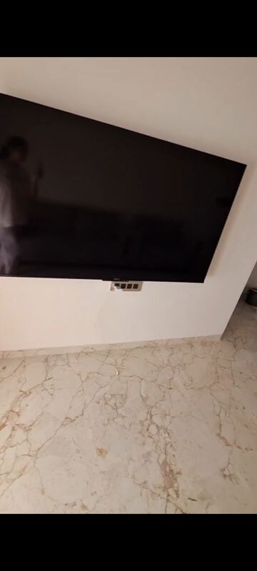 Furnished Amenities in 2 BHK Apartment at Svarna Rosemary, Mahim West – for Rent