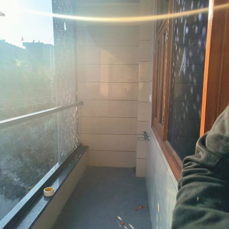 Bathroom, sector 63a 3 Bedroom 1500 Sq.Ft. Builder Floor In Sector 63a Noida 10076859