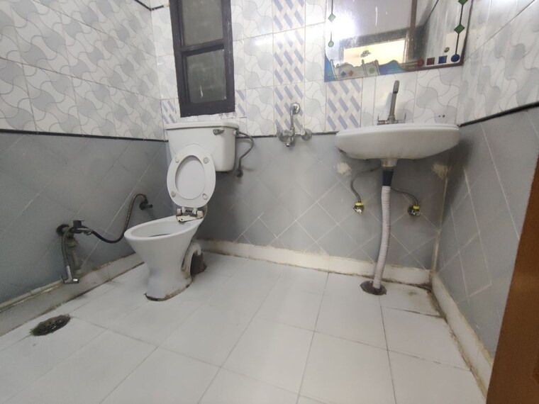 Bathroom, gaurs-galaxy 2 Bedroom 1000 Sq.Ft. Apartment In Vaishali Sector 5 Ghaziabad 10076616