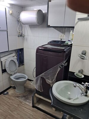 Master Bedroom in 2 BHK Apartment at Silver Apartments Prabhadevi, Prabhadevi – for Rent