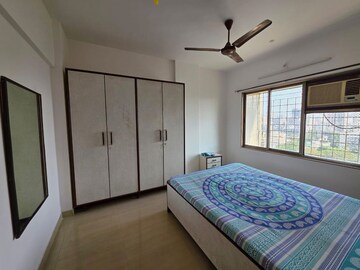 Bedroom in 3 BHK Apartment at Andheri West – for Rent