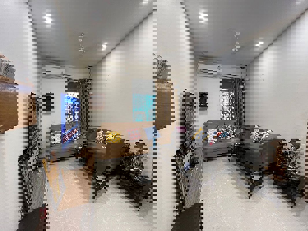 2 BHK 800 Sq.Ft. Apartment in Prathamesh Apartment Prabhadevi