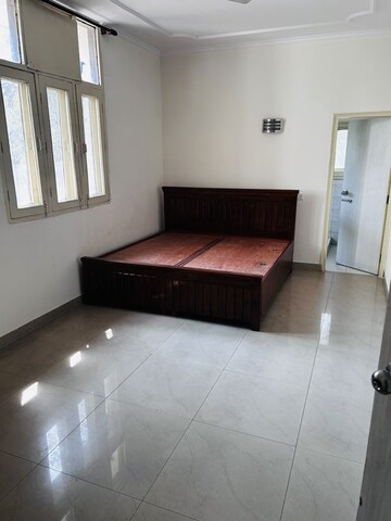Room in 2 BHK Builder Floor at Nizamuddin East – for Rent