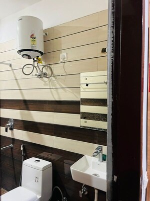 Attached Bathroom in 3 BHK Builder Floor at Sector 43 – for Rent