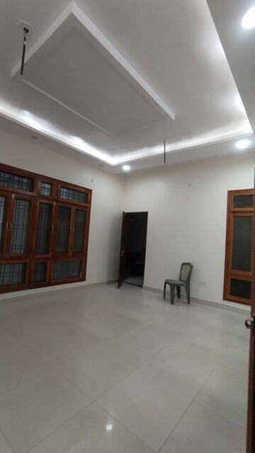 Room in 3 BHK Builder Floor at Viram Khand – for Rent
