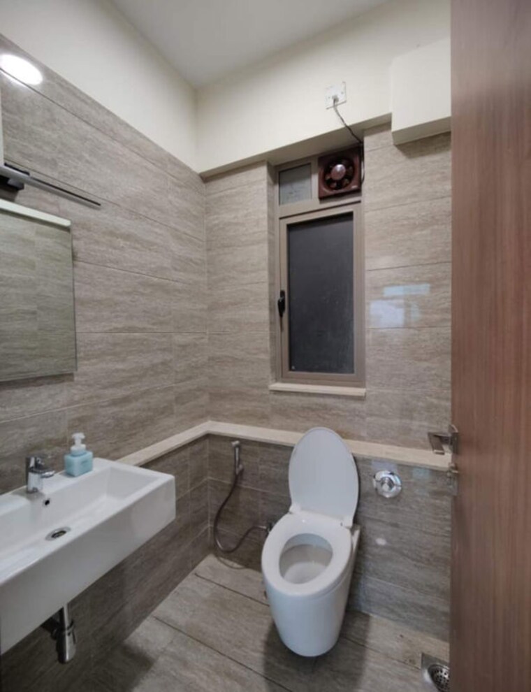 Bathroom, krishnai-chs 2 Bedroom 800 Sq.Ft. Apartment In Kandivali West Mumbai 10077136