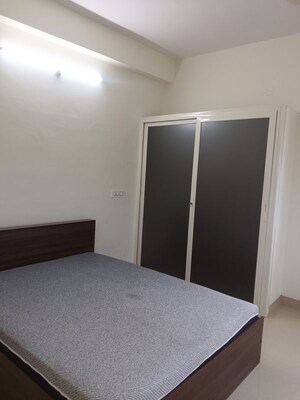 Room in 3 BHK Apartment at Manikonda – for Rent