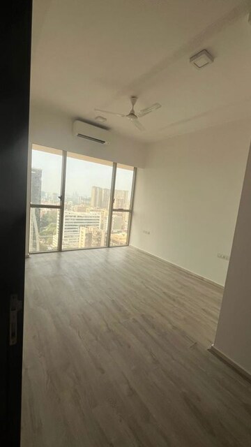 Room in 2 BHK Apartment at Transcon Triumph Tower, Andheri West – for Rent