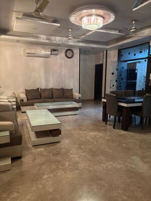 Parking in 2 BHK Builder Floor at Anand Residency Noida, Sector 87 – for Sale