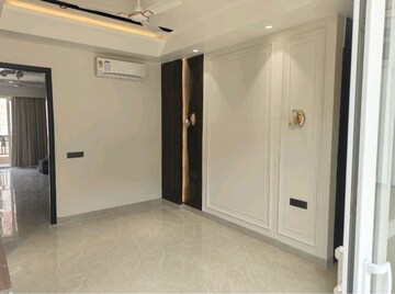 Room in 3 BHK Apartment at CS Roseate 63, Sector 63a – for Rent