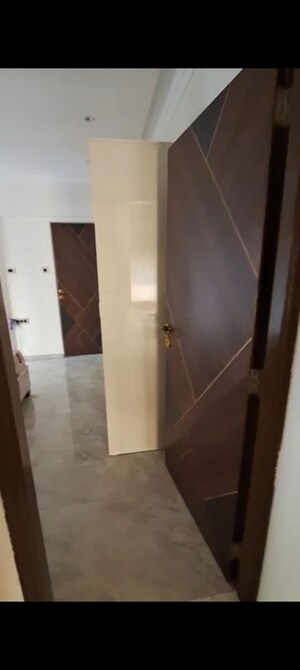 Furnished Amenities in 2 BHK Apartment at Svarna Rosemary, Mahim West – for Rent