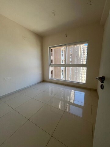 Room in 3 BHK Apartment at Godrej Green Vistas, Mahalunge – for Rent