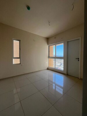 Room in 3 BHK Apartment at Godrej Green Vistas, Mahalunge – for Rent