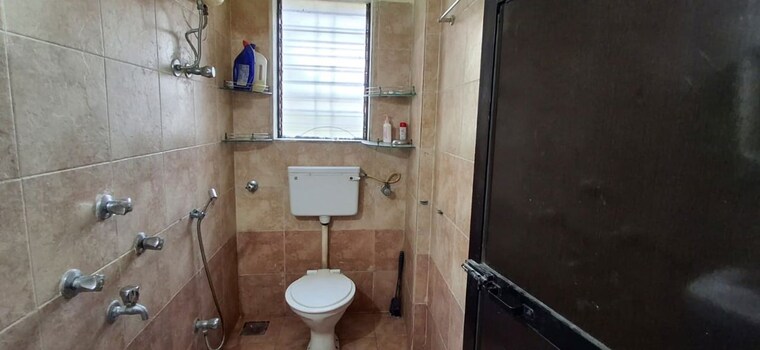 Bathroom, lok-yamuna 2 Bedroom 800 Sq.Ft. Apartment In Andheri East Mumbai 10077474