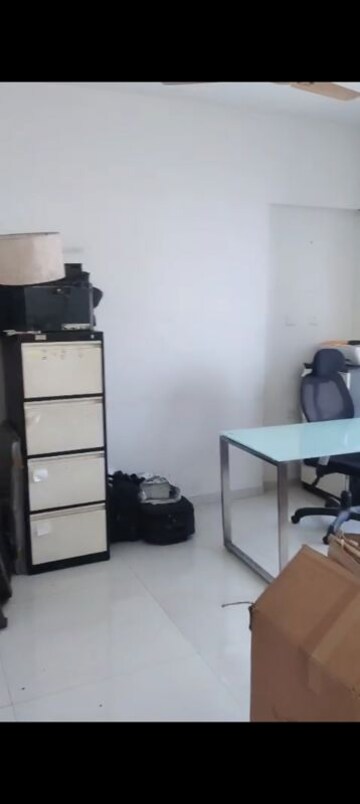 Master Bedroom in 2 BHK Apartment at Wadhwa Pristine, Matunga West – for Rent