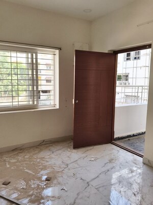 Room in 2 BHK Apartment at Silver Oaks Manikonda, Manikonda – for Rent