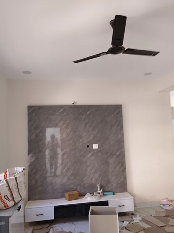 Furnished Amenities in 2 BHK Apartment at Silver Oaks Manikonda, Manikonda – for Rent