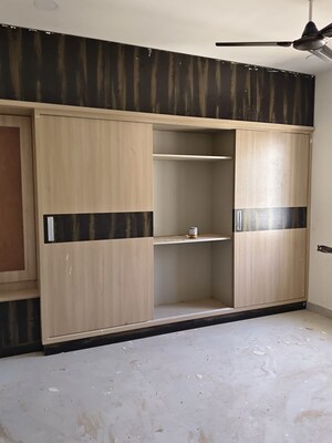 Room in 2 BHK Apartment at Green Hills Manikonda, Manikonda – for Rent