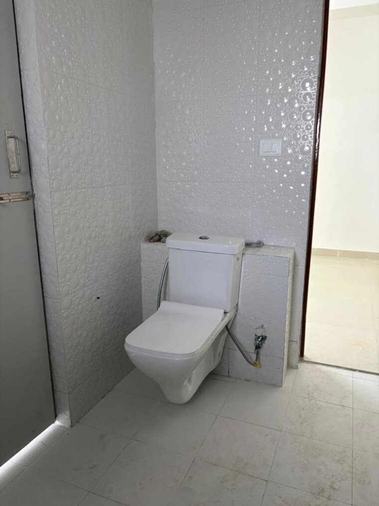Bathroom, dwarka 3 Bedroom 1500 Sq.Ft. Apartment In Dwarka Delhi 10077765