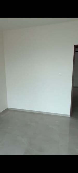 Room in 2 BHK Apartment at Sheth Auris Bliss, Malad West – for Rent