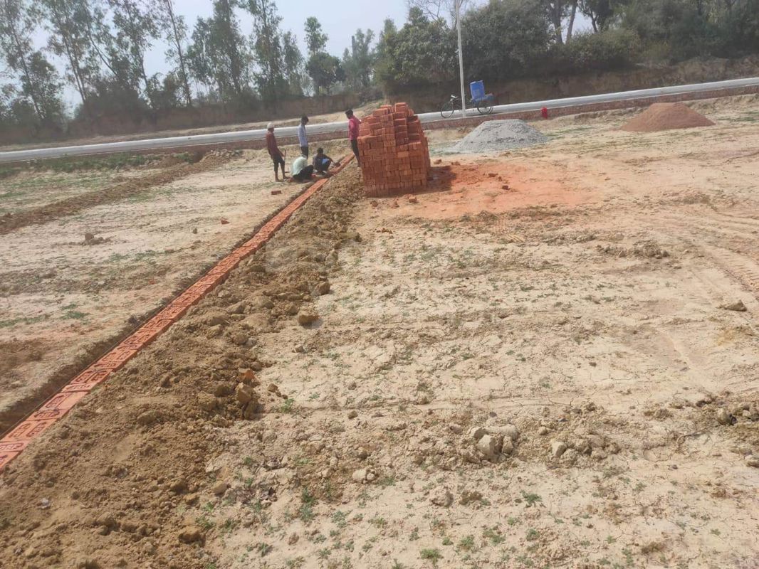 Plot For Sale in Sultanpur Road