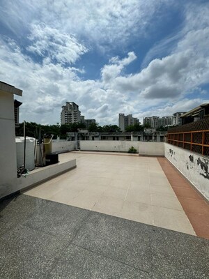 Swimming Pool in 3 BHK Builder Floor at SS The Palladians, Sector 47 – for Rent