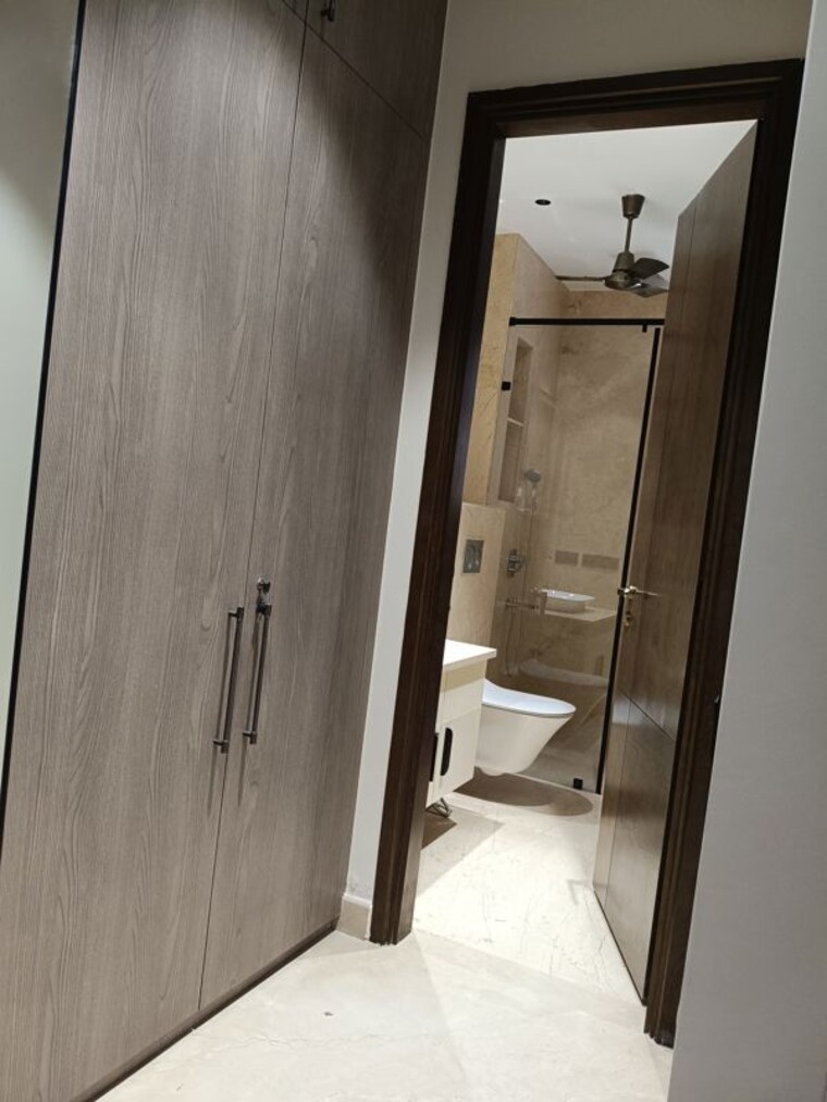 Bathroom, new friends colony 4 Bedroom 500 Sq.Yd. Builder Floor In New Friends Colony Delhi 10079192