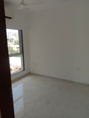 Bedroom in 2.5 BHK Apartment at Chembur – for Rent