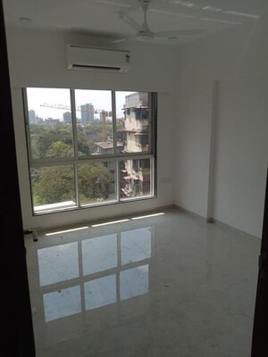 Bedroom in 2.5 BHK Apartment at Chembur – for Rent