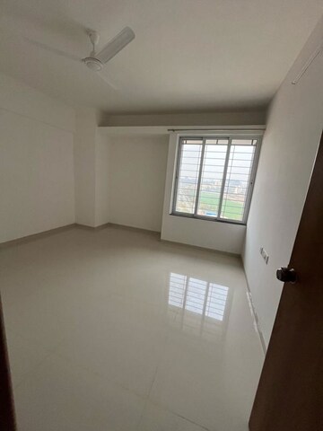 Room in 3 BHK Apartment at Kohinoor Zen Estate, Kharadi – for Rent