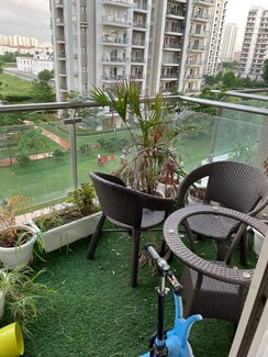 3 BHK + Servant Room Apartment For Rent in Microtek Greenburg