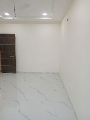 Room in 2 BHK Apartment at Manish Nagar – for Rent