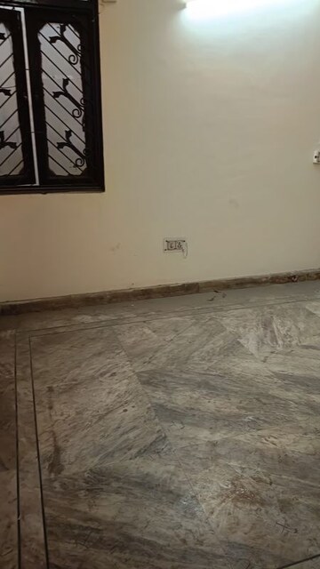 Room in 1 BHK Builder Floor at Shalimar Garden Extension I – for Sale