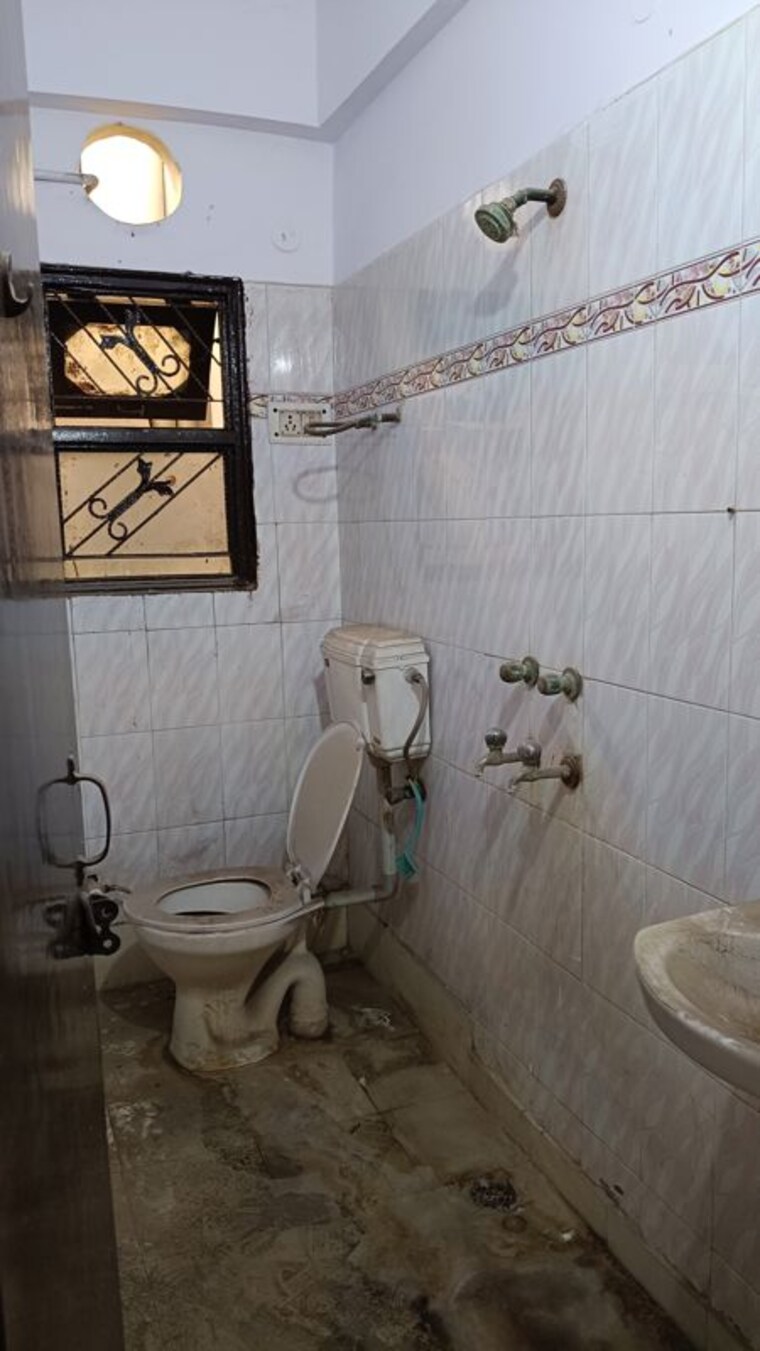 Bathroom, shalimar garden extension i 1 Bedroom 500 Sq.Ft. Builder Floor In Shalimar Garden Extension I Ghaziabad 10079334