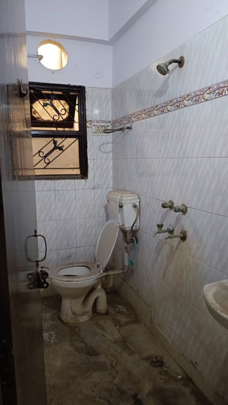 Bathroom, shalimar garden extension i 1 Bedroom 500 Sq.Ft. Builder Floor In Shalimar Garden Extension I Ghaziabad 10079334