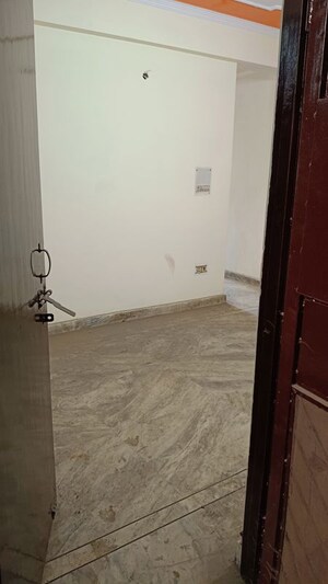 Room in 1 BHK Builder Floor at Shalimar Garden Extension I – for Sale