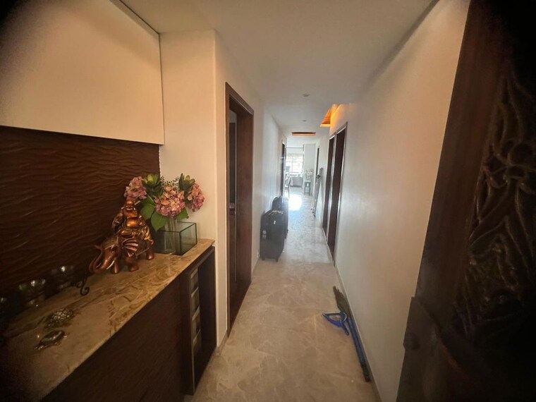 Room, santacruz west 4 Bedroom 1800 Sq.Ft. Apartment In Santacruz West Mumbai 10079331
