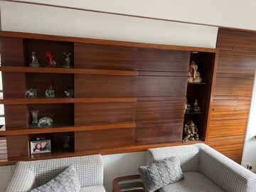 Furnished Amenities in 4 BHK Apartment at Santacruz West – for Rent