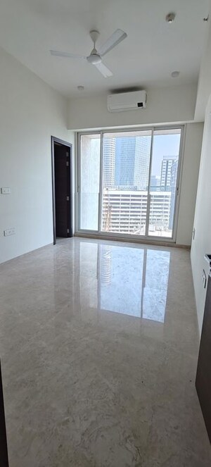 Room in 3 BHK Apartment at Raheja Imperia, Worli – for Rent